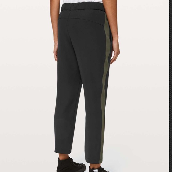 Lululemon On The Fly Woven Track Pant - Picture 2 of 10